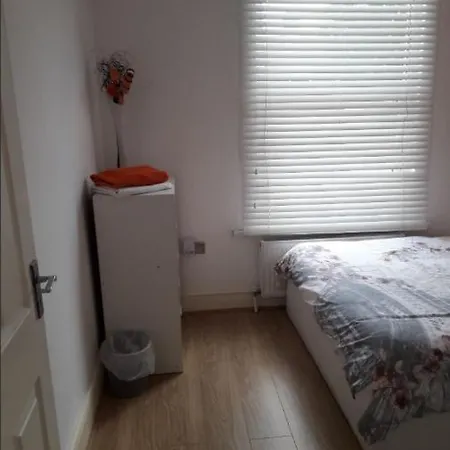 03 Bedroom Apartment-Self Check In London Exterior photo